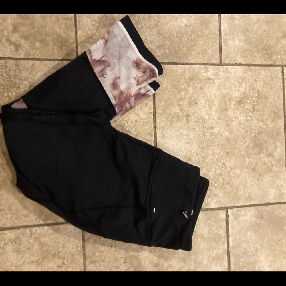 Calia by Carrie Underwood leggings